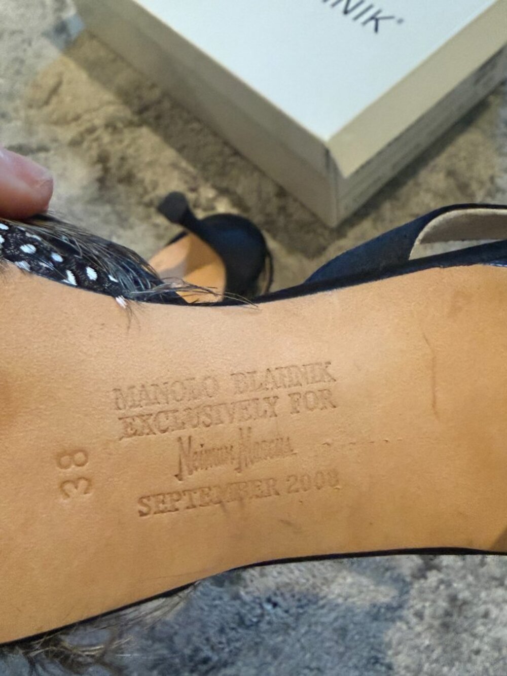 Rare Manolo Blahnik Feather Slingbacks made exclusively for Neiman Marcus 2008 - Picture 7 of 11